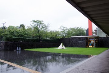 <p>Pelataran museum yang asri</p>