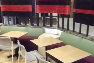 <p>The lounge/breakfast area near reception</p>