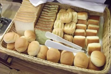 <p>Bread and pastries</p>