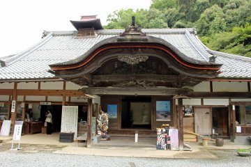 <p>The main hall of Nyoirinji Temple</p>