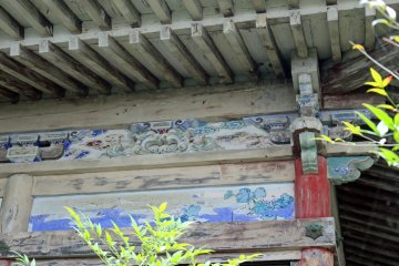 <p>More colorful carvings</p>
