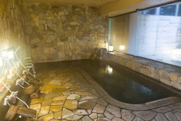 <p>The indoor men's onsen</p>
