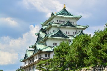 <p>Nagoya Castle dengan di musim panas yang cerah&nbsp;</p>