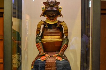 <p>Baju pelindung yang dipakai oleh seorang samurai saat di medan perang</p>