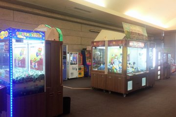 <p>The arcade area just outside of the buffet hall</p>