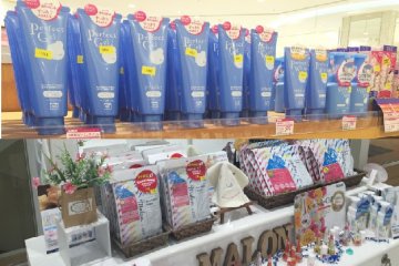 <p>Deretan berbagai produk perawatan kulit</p>