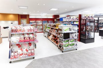 <p>Toko pusat Laox di Shinjuku: mainan</p>
