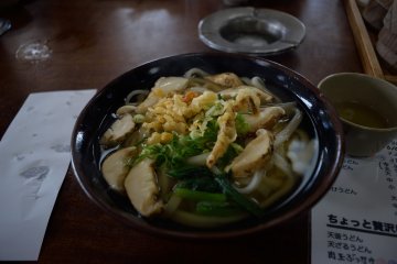 <p>Seasonal Matsutake Udon (Thick white noodles with a type of mushrooms called Matsutake)</p>