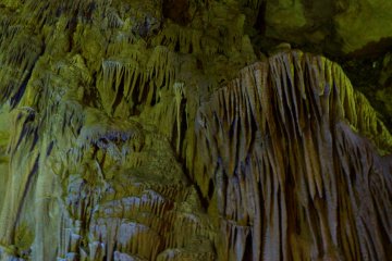 <p>A waterfall-like rock formation in Abukuma Cave.</p>