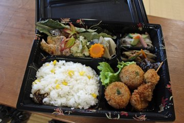 <p>The dinner bento &nbsp;</p>