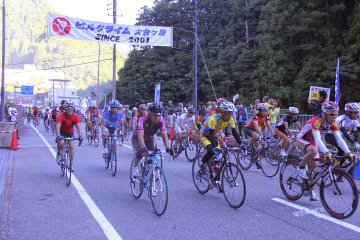 <p>Riders on the start grid advance to the start line</p>