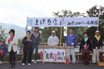 <p>Cheering squads and spectators are scattered throughout the course to cheer riders on. One cheering squad near the top of the Geki-zaka has taiko drums</p>
