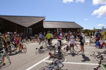 <p>Riders having a rest at the Odaigahara Visitor Center parking lot before riding back down (a bus is available for those who are too tired or don't feel safe making the descent)</p>
