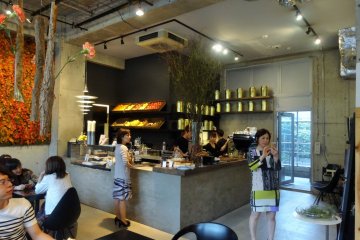 <p>Customers place their order at the bar before finding a seat</p>
