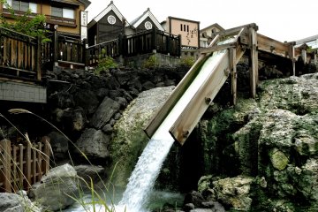 <p>Even after flowing through the series of wooden chutes, the water is still very hot</p>