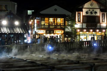 <p>Probably this popular hot spring town is always busy with tourists</p>