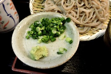 <p>Sliced green onion and wasabi to mix into the dipping sauce</p>