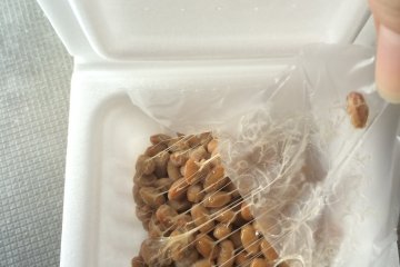 <p>The beans are very sticky and slimy.</p>
