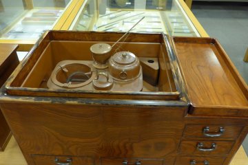 A quaint tea set like this is a rare sight these days.&nbsp;