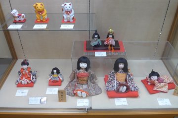 These dolls were sewn by hand and were popular as gifts back then.&nbsp;
