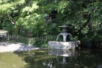 <p>The Japanese tōrō, or traditional stone lantern</p>