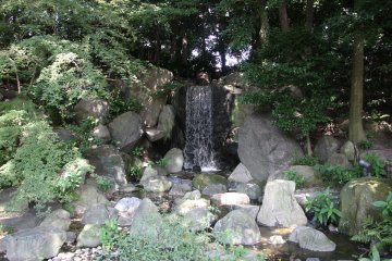 <p>A small waterfall</p>