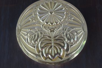 <p>The crest carved into the doors of the Togo Shrine</p>