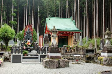 <p>A monument and statue of Fudomyo-sama,the Buddhist deity of discipline</p>