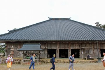 <p>The main hall of Ominesanji Temple at the top of the mountain</p>