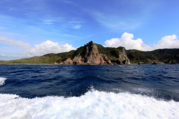 Hotoke-ga-ura is a beautiful place of natural beauty, one of treasures of Aomori Prefecture that can be reached from your base at Art Hotel Color Aomori.