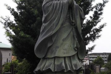 <p>But this devotee looks kind of stern</p>