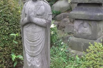 <p>There's a lot of greenery in many of the temple grounds</p>
