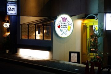 <p>Located strategically in big road and close to Azabu-juban subway station.</p>