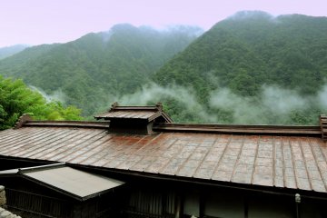 <p>After a struggle Osaka-ya finally closed its doors in 2000</p>