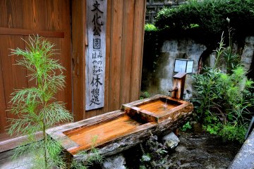 <p>Drinking water outside Kikuya Inn</p>