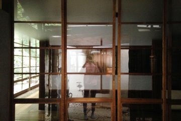 <p>Tadaima~. A gate to the guest room.</p>