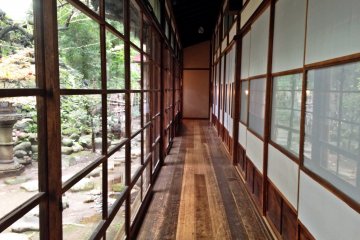 <p>A classic Japanese corridor. Please be quiet and don't rush when walking through here.</p>