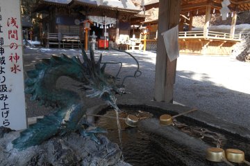 <p>Le sanctuaire Arakura Sengen, avant la pagode Chureito</p>