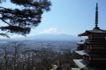 <p>La pagode Chureito et le Mont Fuji en fond</p>