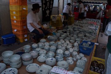 <p>Terdapat begitu banyak pilihan keramik yang dijual, terutama untuk para pengunjung yang datang lebih awal</p>