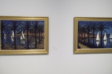 <p>I guess this shows two views from the same point on the quay, or from opposite ends</p>