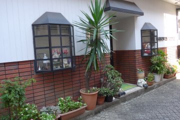 The European designs of the restaurants stand in nice contrast with the Japanese style restaurants and shops around them.&nbsp;