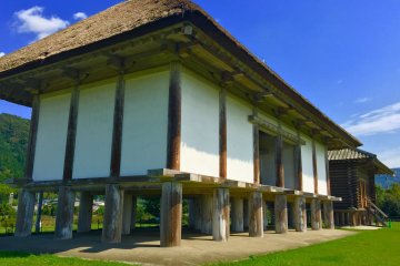 <p>Walaupun dibangun ribuan tahun lalu akan tetapi bangunan masih tetap berdiri.</p>