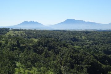 <p>A distant view of Mt Aso from the Senomoto Highlands</p>