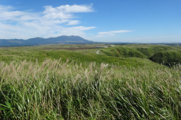 <p>The views of Mt Aso from the Daikanbo lookout in autumn are impressive</p>