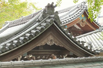 <p>Atap Kuil&nbsp;Zenpuku-ji</p>