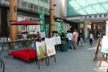 <p>The Appreciation of Yamato Cha event at the Gyoki Hiroba on the east side of Kintetsu Nara Station</p>