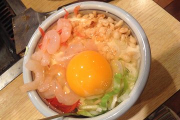 <p>A bowl of shrimp okonomiyaki batter.</p>
