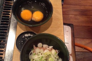 <p>These are the ingredients for the nattou (Japanese fermented soybeans) omelette.</p>