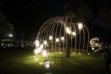 <p>Patung lentera bambu di area Asajigawara Kaijo, sebelah selatan Museum Nasional</p>